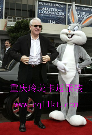 供应长春沈阳卡通服装兔八哥，卡通人偶服饰，毛绒玩具公仔